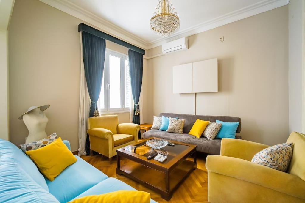 Emporikon Apartment Steps From Historic Center Atina Dış mekan fotoğraf